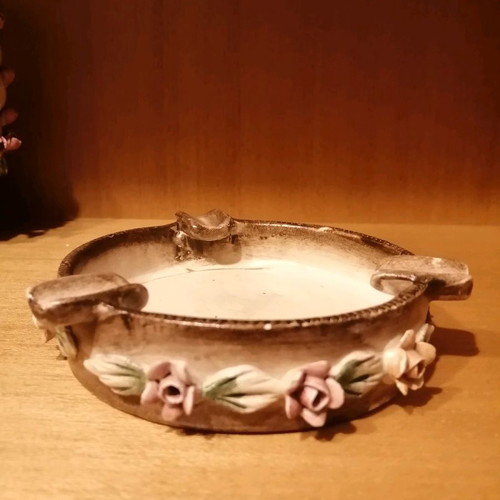 Porcelain Capodimonte ashtray in excellent condition