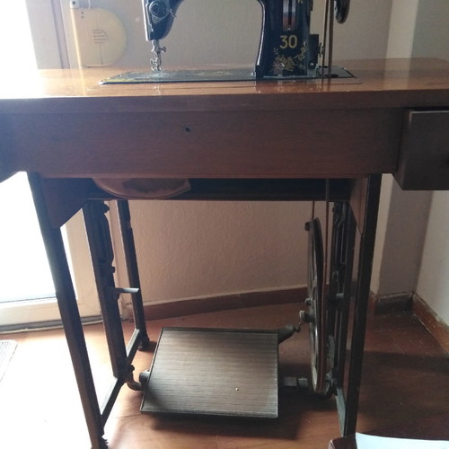 Pfaff 30 sewing machine used with wooden base