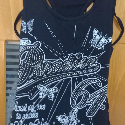Mako t-shirt Paranoia black like new with shoulder cutouts and prints