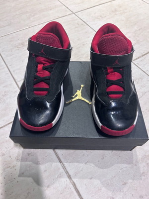 Jordan Kids Athletic Shoes Like New, Size 35 Black