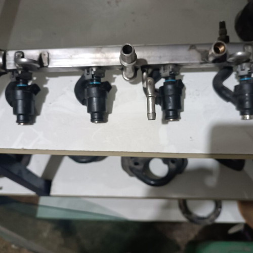 Fuel rail with injectors for BMW E46 '98-'04 like new