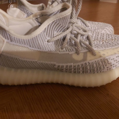Adidas Yeezy Boost 350 V2 Static size -  180,00 - Vendora.cy