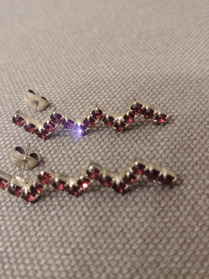 Vintage earrings with eggplant crystals in excellent condition