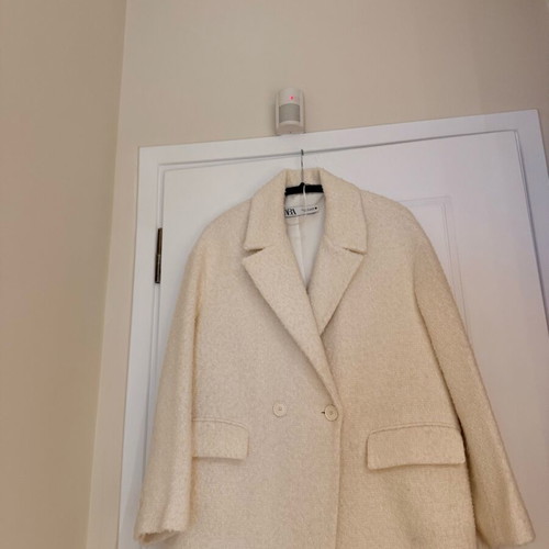 Zara cream boucle coat like new, size S