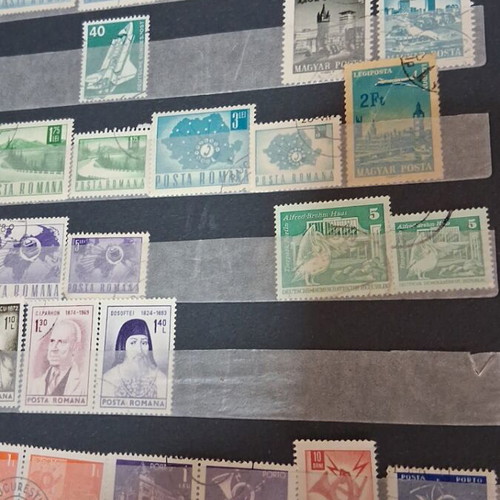 Stamp album like new with over 550 stamps from various countries