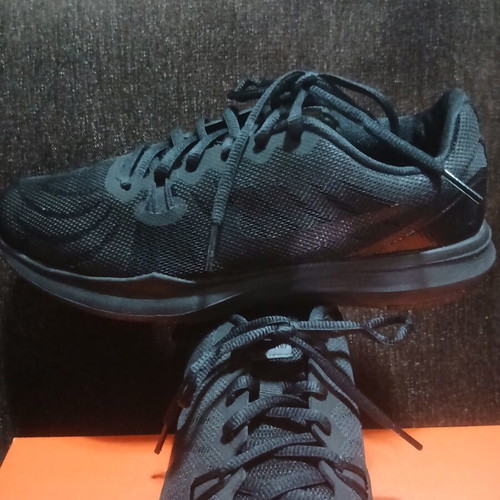 Nike women's athletic shoes size 39 like new, black