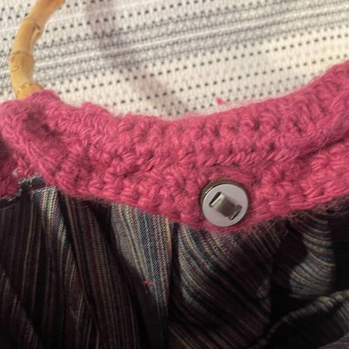 Handmade fuchsia wool shoulder bag new with bamboo handles