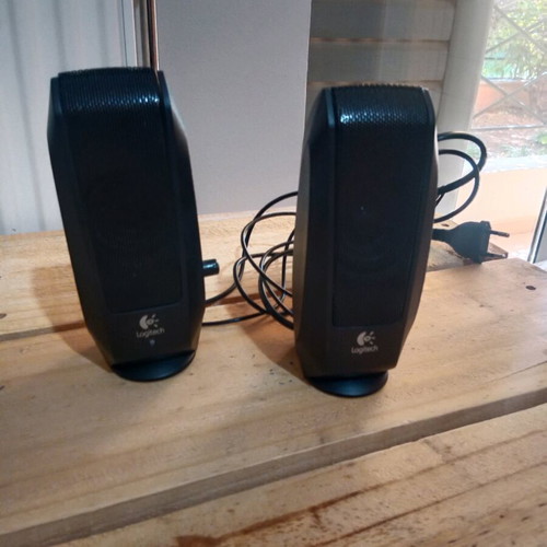 Logitech S-120 speakers used, black