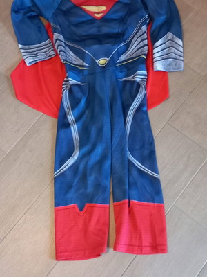 Superman carnival costume used, size 4-5, height 89cm