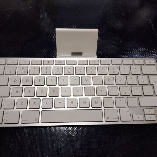 IPad Dock Keyboard A1359 used