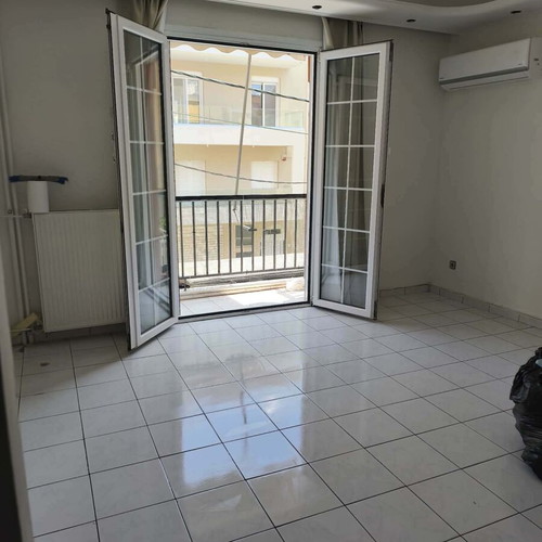 Apartment in Keratsini, 83 m², 2 bedrooms, balcony