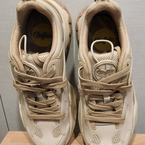 Buffalo sneaker like new, size 41, beige