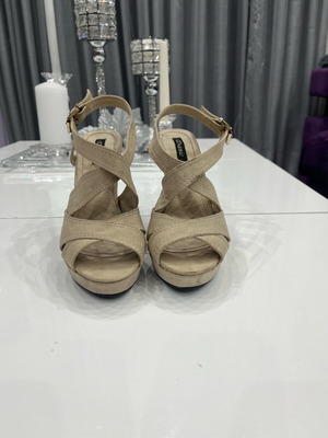 Women’s sandals like new, summer style, beige size 38 with thin heel