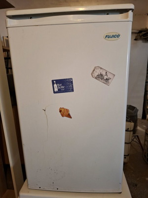 Refrigerator used without shelves