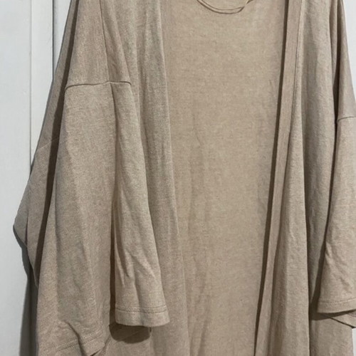 Beige kimono like new with lace and bell sleeves