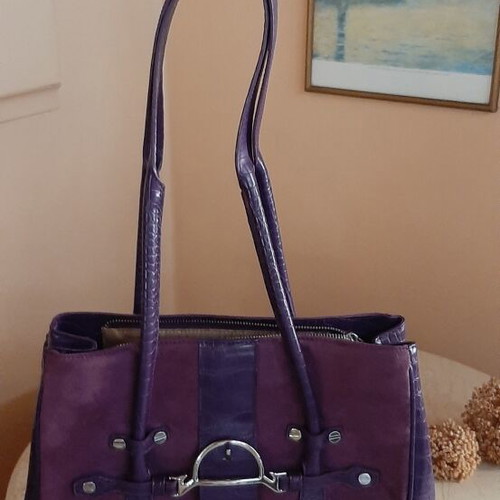 Gillian shoulder bag like new, purple