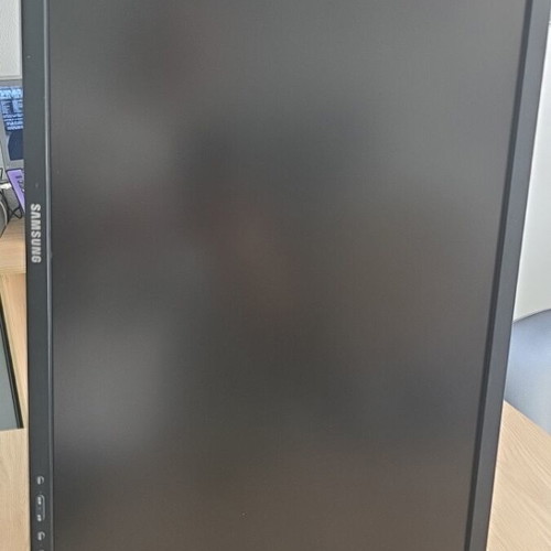 Samsung Monitor 24" Like New With Adjustable Height And Rotating Stand