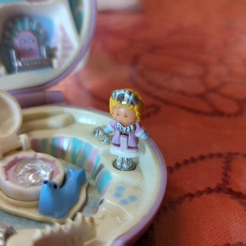 Polly Pocket 1992 Ice Kingdom collectible like new