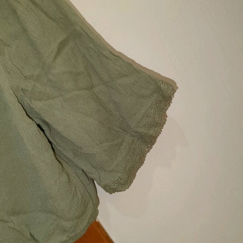 Khaki crop top Pull & Bear like new, size Small