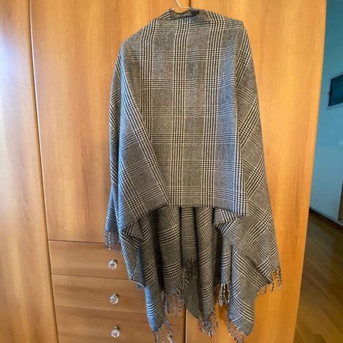 Women's cape with petit check pattern new, 100% acrylic