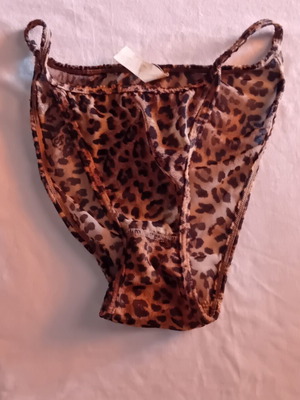 Lovely leopard print thong underwear, size M