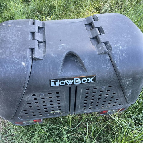 TowBox dog transport box used with minor lock defect
