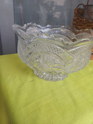 Decorative heavy bowl with flower base 0.20 opening like new