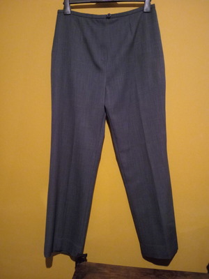 Παντελόνι George Essentials UK 14 EUR 42, σαν καινούργιο, γκρι με σχεδόν άφαντες λευκές γραμμές