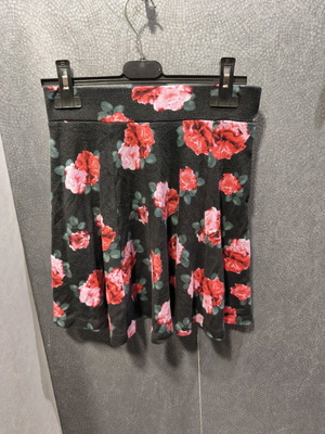 H&M flared skirt used with roses, size xsmall