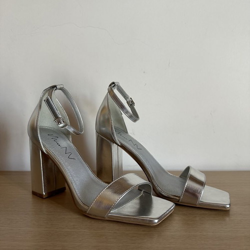 Envie Shoes silver sandals with block heel like new, size 38