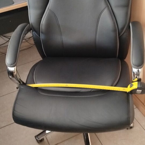Black new executive office chair