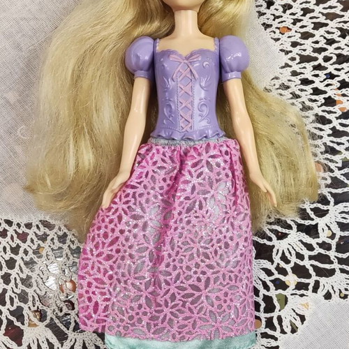 Disney Rapunzel doll used, Mattel, skirt not original
