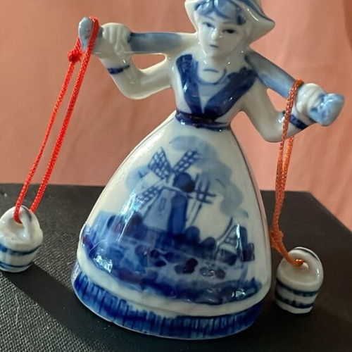 Delft Porcelain Dutch Girl Figurine Like New