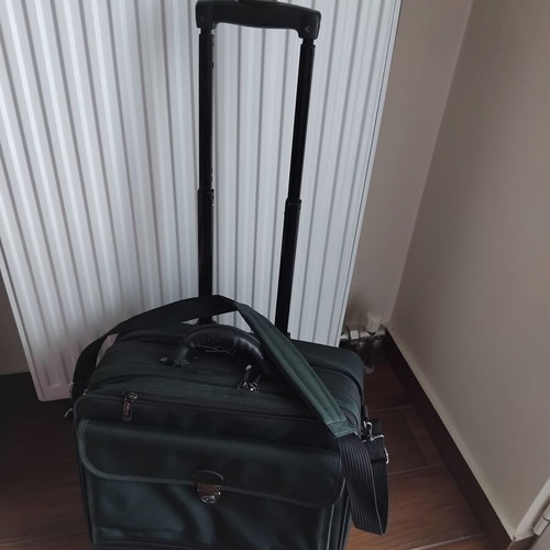Τροχήλατη τσάντα laptop Azona σαν καινούργιο, πράσινη, ιδανική για ταξίδι