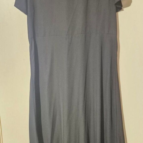 Long dress like new, black, with short sleeves and buttons
