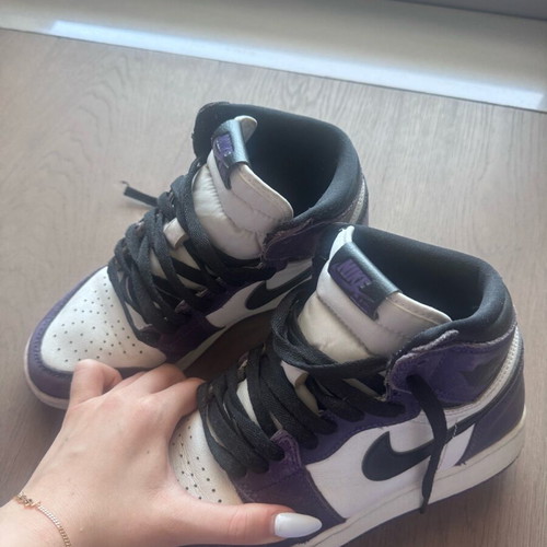 Jordan 1 Retro High Court used athletic shoes size 38, purple and white
