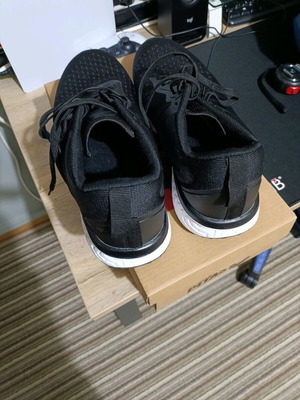 Athletic shoes black like new, size 40