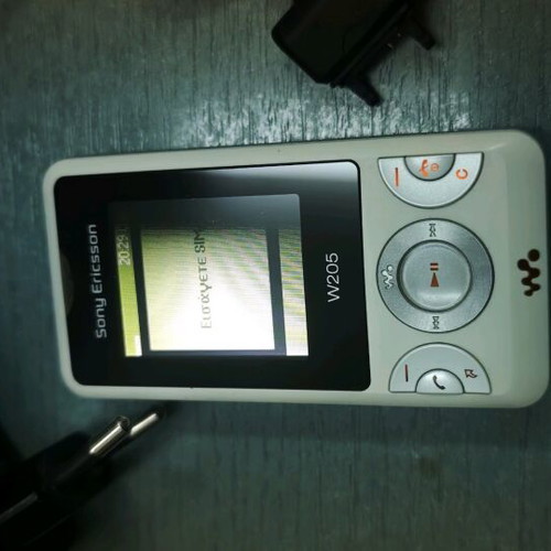 Sony Ericsson W205 Walkman used, white with original charger