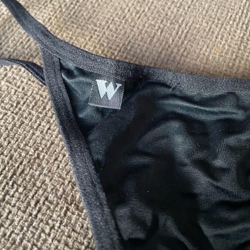 Wonderbra thong black satin new, size M/L