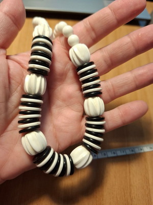 Black and white plastic vintage necklace like new
