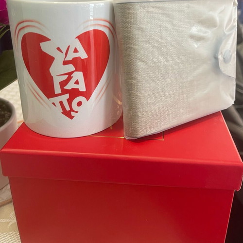 Gift set mug and wallet in paper packaging