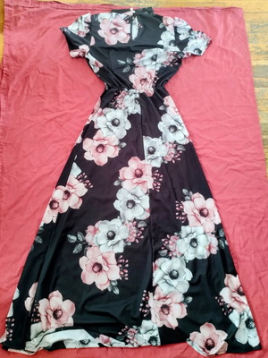 Maxi dress Italian used, size medium, elastic waist, short sleeves