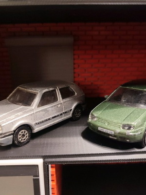 Golf 1/56 and Golf IV GTI 1/57 used, set of 2 toy cars