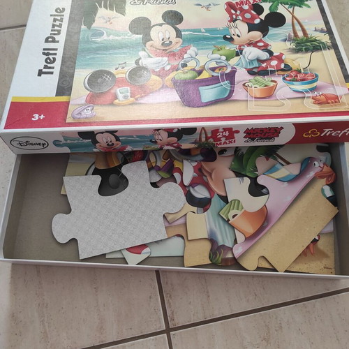 Puzzle Mickey & Minnie 24 pieces like new