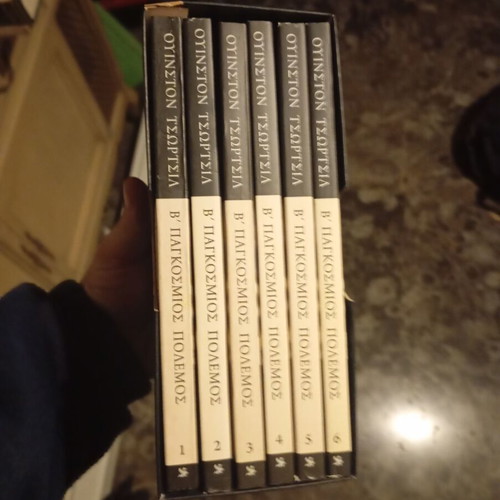 War books like new, 4 books and 6 Churchill volumes