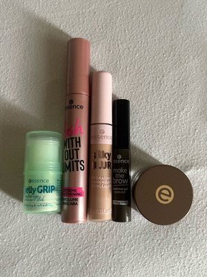 Essence σετ μακιγιάζ καινούργιο με Jelly Grip μάσκαρα και κρεμώδη σκιά