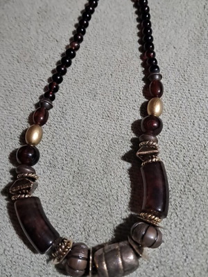 Vintage necklace in excellent condition