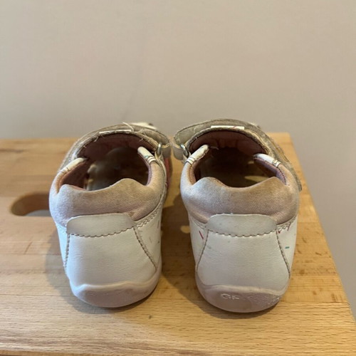 Geox sandals used for girl size 25 white