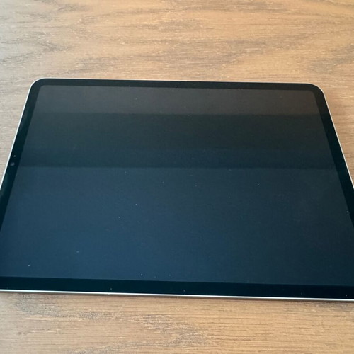 Apple iPad Pro 11" 4th Gen 2022 M2 8GB 128GB Wi-Fi used with case