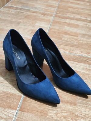 Sarigiannis Blue Suede Pumps Size 38 Like New, 8 cm Heel